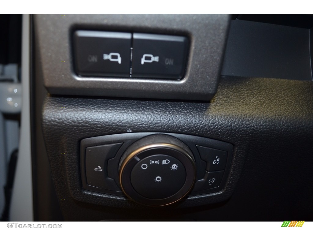2017 Ford F150 SVT Raptor SuperCrew 4x4 Controls Photo #121099265