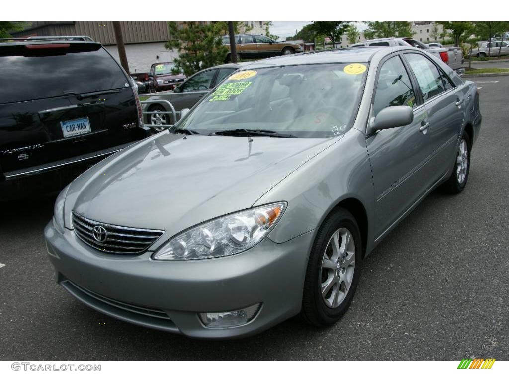 2005 Mineral Green Opalescent Toyota Camry Xle V6 12104440