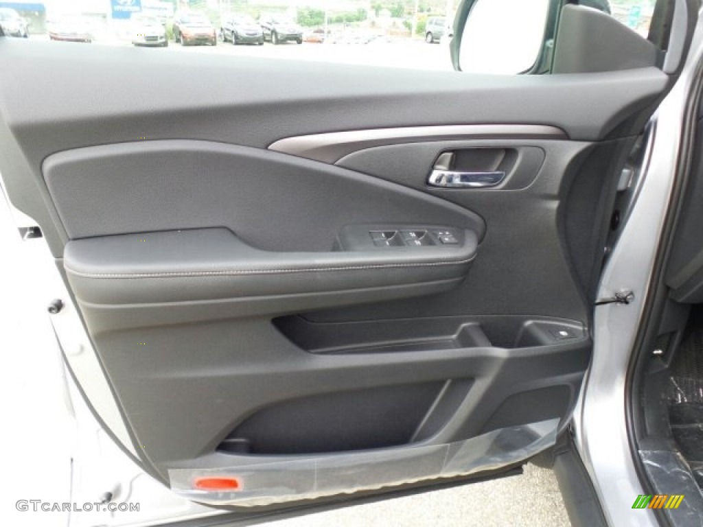 2017 Honda Ridgeline RTS AWD Door Panel Photos