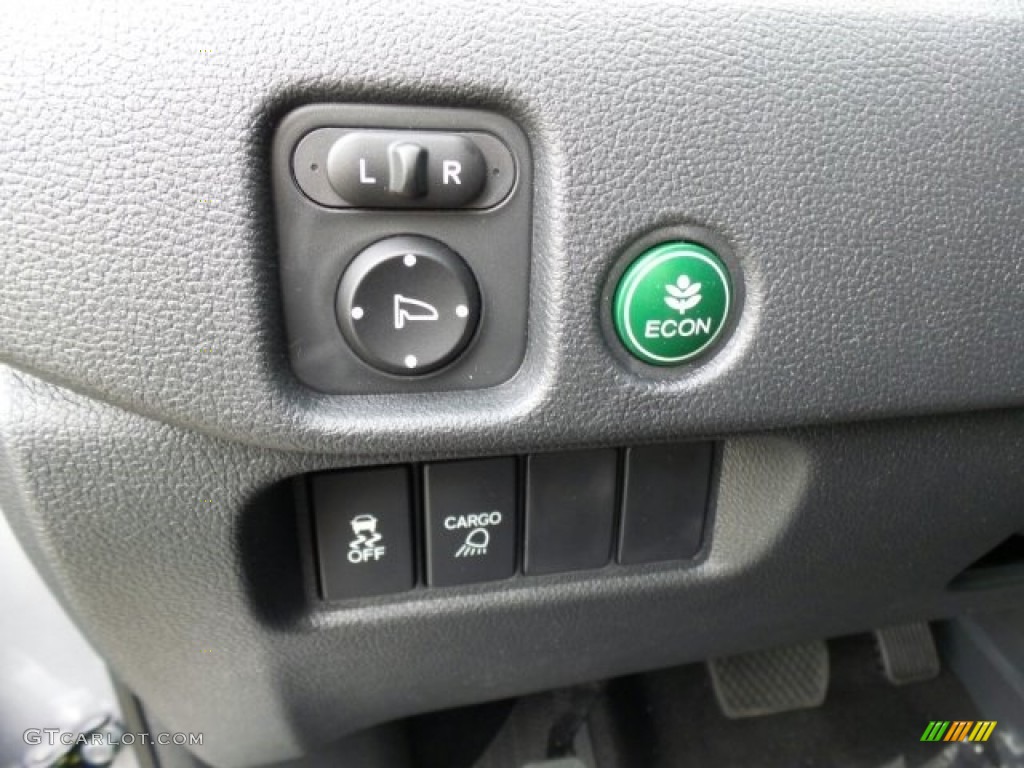 2017 Honda Ridgeline RTS AWD Controls Photo #121105562