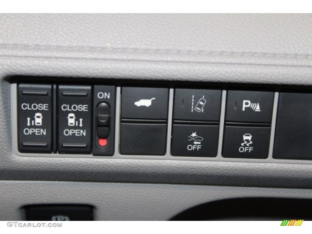 2018 Honda Odyssey Elite Controls Photo #121109948
