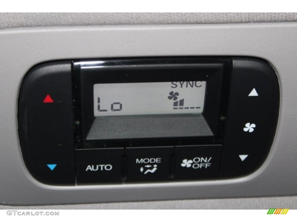 2018 Honda Odyssey Elite Controls Photo #121110017
