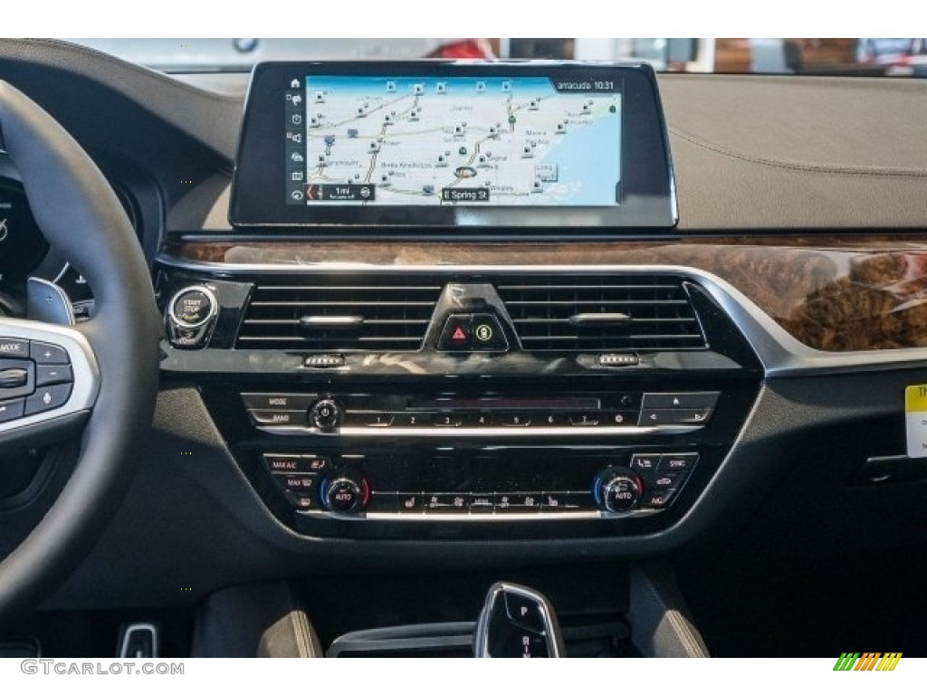 2018 BMW 5 Series M550i xDrive Sedan Controls Photo #121131315