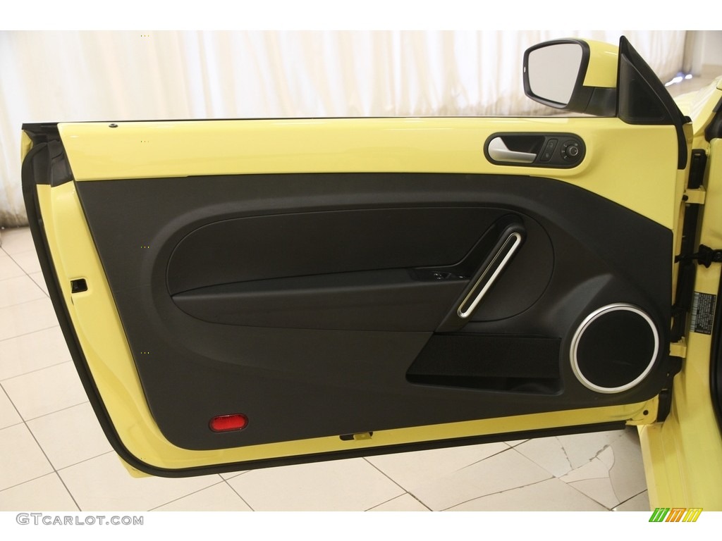 2016 Volkswagen Beetle 1.8T SE Black Door Panel Photo #121135068