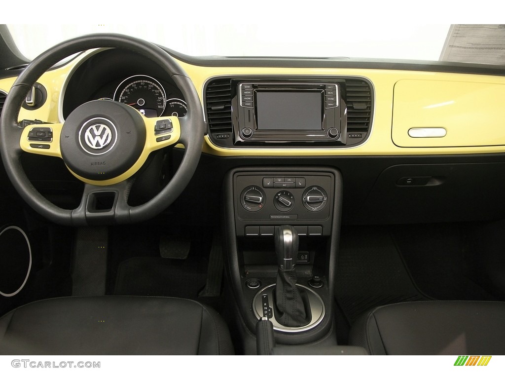 2016 Volkswagen Beetle 1.8T SE Black Dashboard Photo #121135446