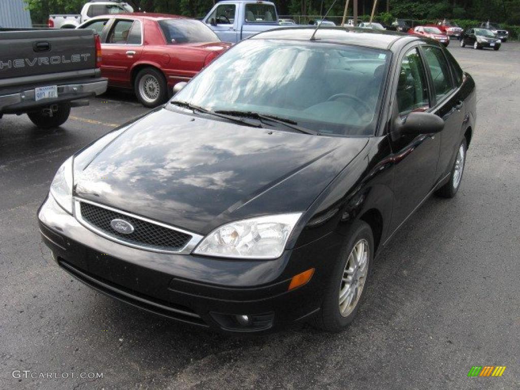 2005 Focus ZX4 SE Sedan - Pitch Black / Dark Flint/Light Flint photo #2