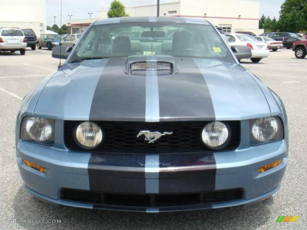 2006 Mustang GT Premium Coupe - Windveil Blue Metallic / Light Graphite photo #7