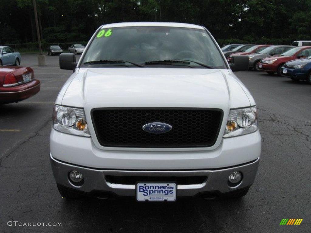 2006 F150 XLT SuperCab 4x4 - Oxford White / Medium/Dark Flint photo #3