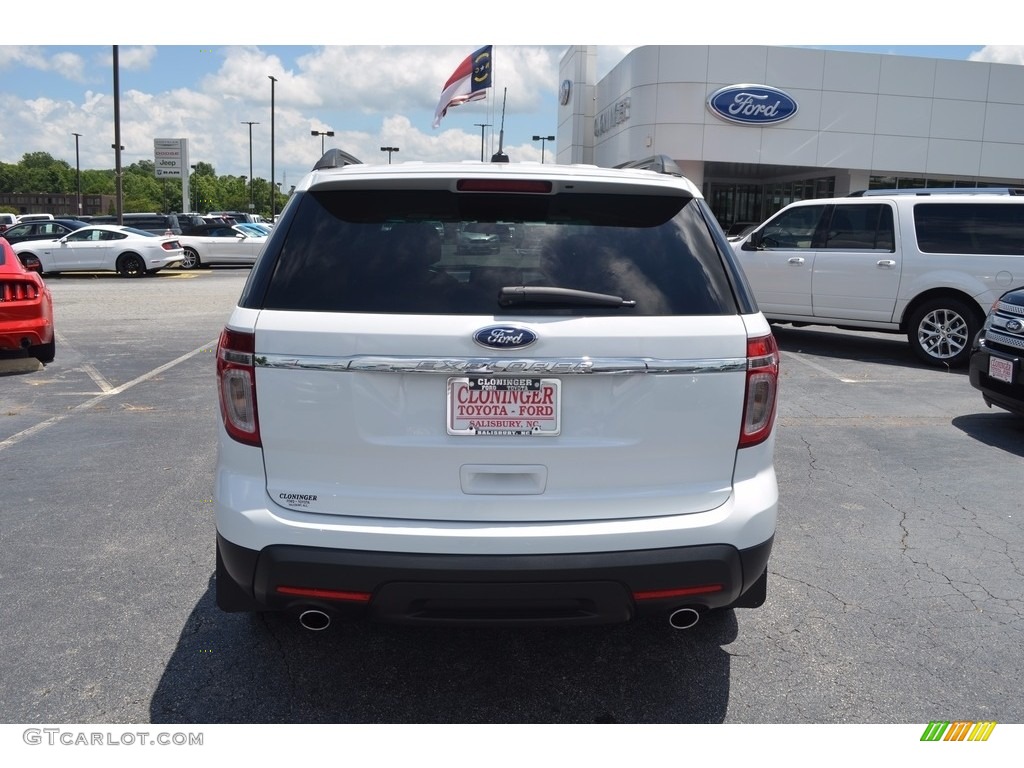 2014 Explorer FWD - Oxford White / Medium Light Stone photo #4