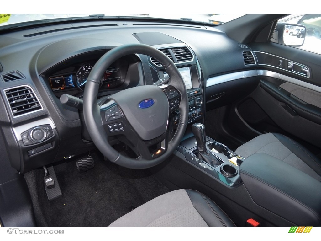 2017 Explorer XLT - White Platinum / Medium Light Camel photo #7