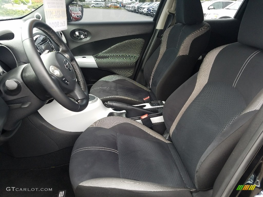 Black/Silver Interior 2017 Nissan Juke SV Photo #121151682