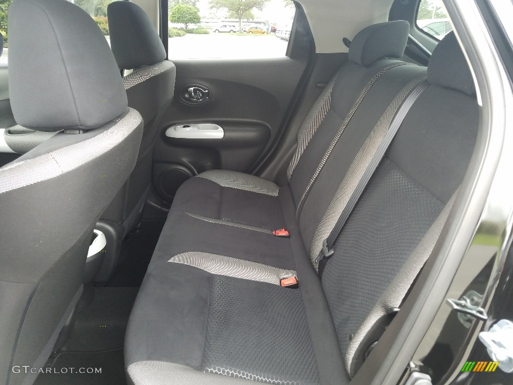 2017 Nissan Juke SV Rear Seat Photo #121151711