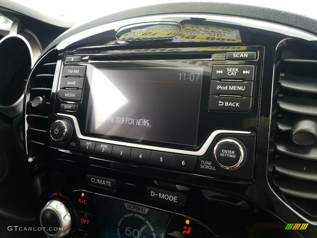 2017 Nissan Juke SV Controls Photo #121151859