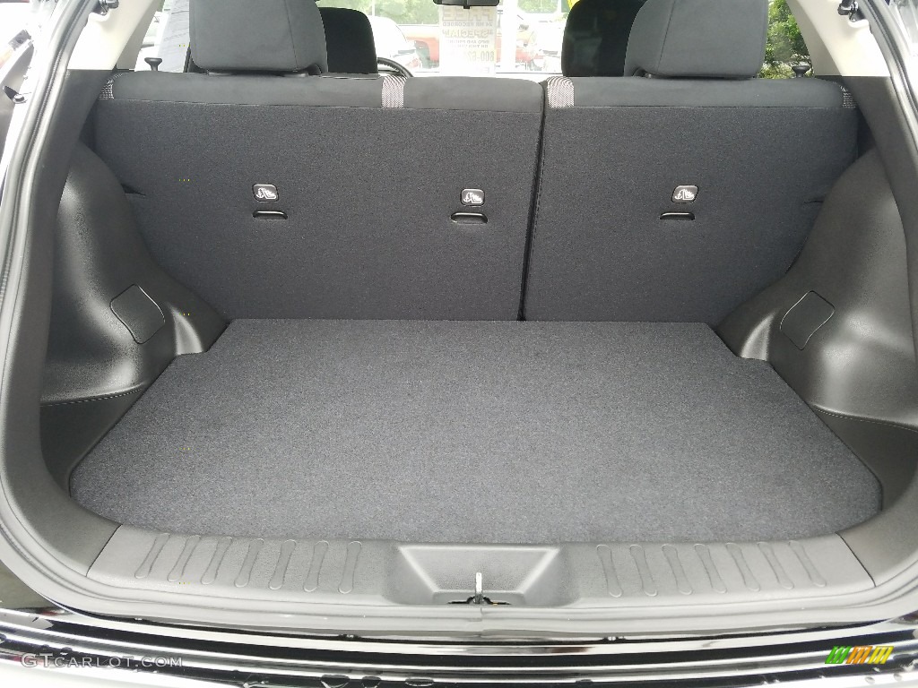2017 Nissan Juke SV Trunk Photos