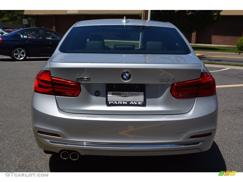 2017 3 Series 330i xDrive Sedan - Glacier Silver Metallic / Black photo #4