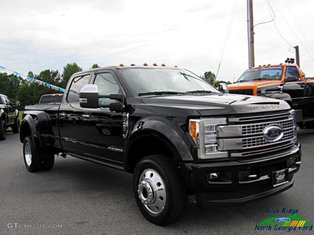 2017 F450 Super Duty Platinum Crew Cab 4x4 - Shadow Black / Black photo #7