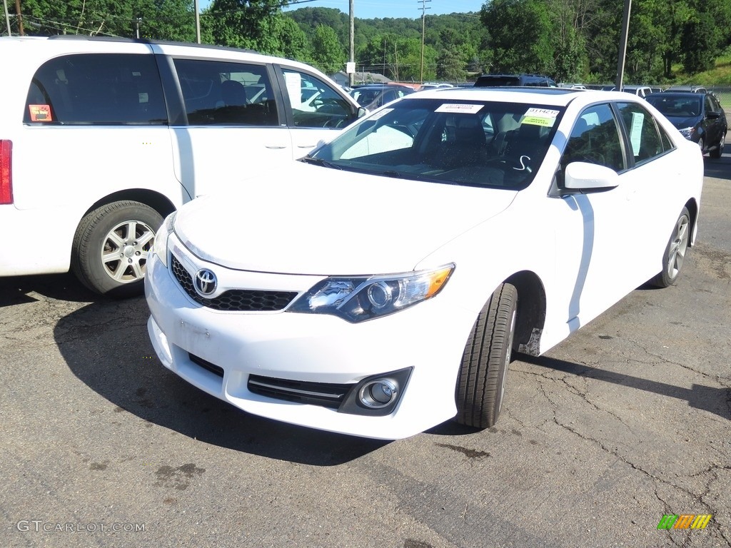 2014 Camry SE V6 - Super White / Black/Ash photo #3