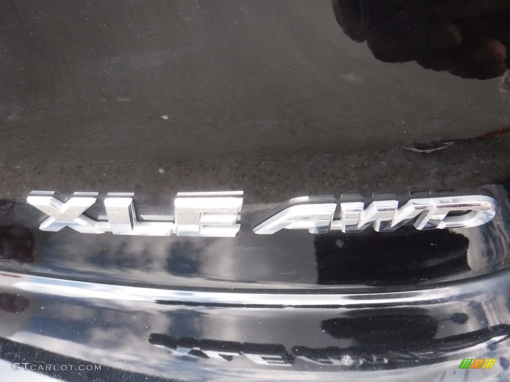 2014 Highlander XLE AWD - Attitude Black Metallic / Black photo #11
