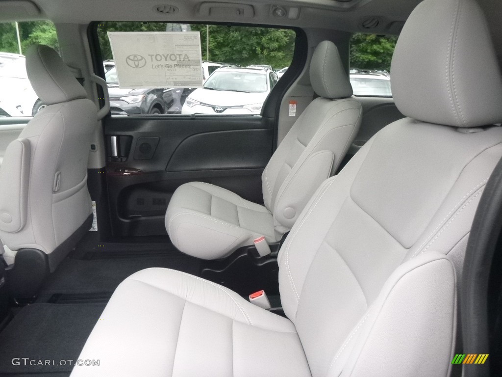 2017 Sienna Limited AWD - Midnight Black Metallic / Ash photo #7