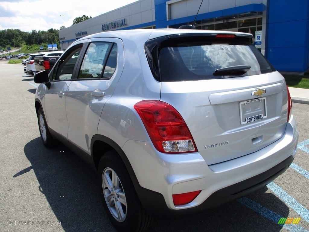 2017 Trax LS AWD - Silver Ice Metallic / Jet Black photo #4