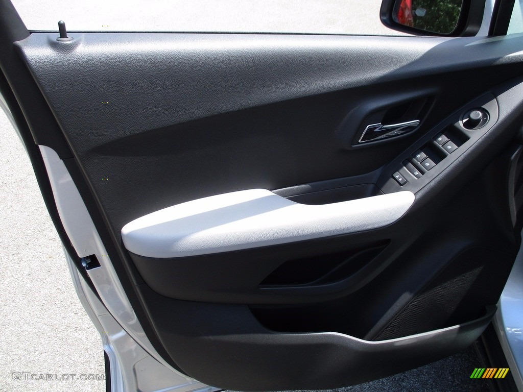 2017 Trax LS AWD - Silver Ice Metallic / Jet Black photo #12