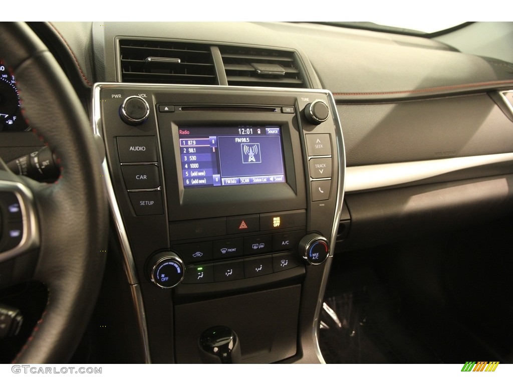 2015 Toyota Camry SE Controls Photos