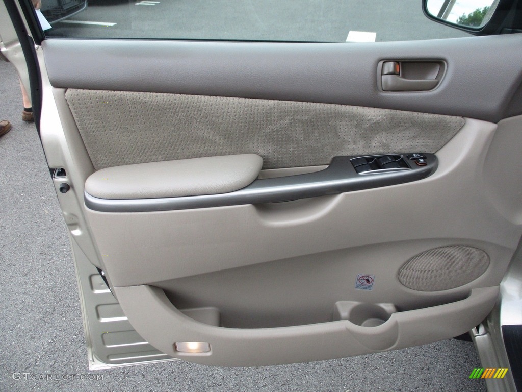 2010 Toyota Sienna CE Door Panel Photos