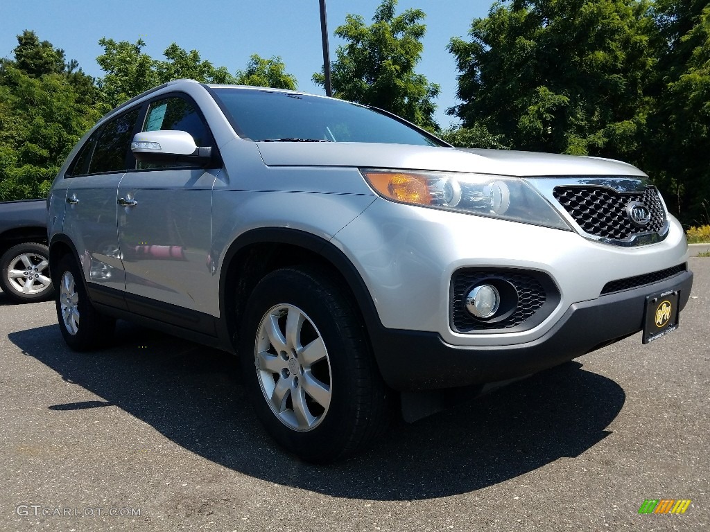 Bright Silver Kia Sorento