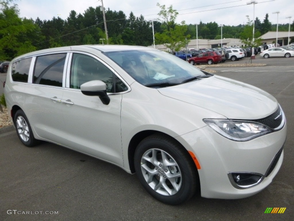 2017 Pacifica Touring L - Tusk White / Black/Alloy photo #7