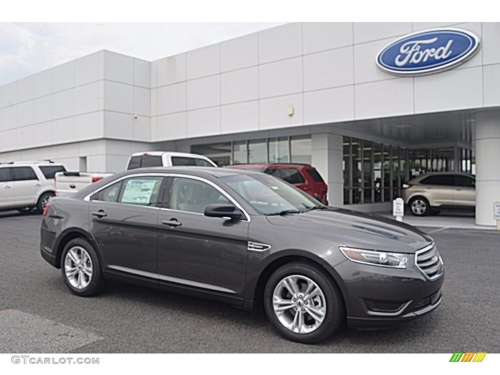 Magnetic 2017 Ford Taurus SE Exterior Photo #121211334