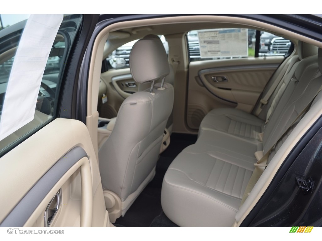 2017 Ford Taurus SE Rear Seat Photo #121211522