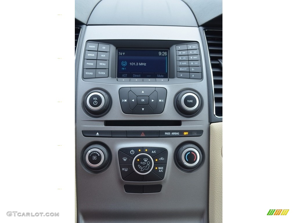 2017 Ford Taurus SE Controls Photo #121211564