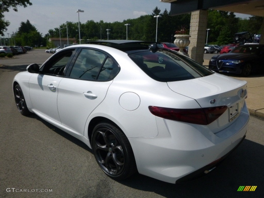 2017 Giulia Ti AWD - Alfa White / Black photo #4