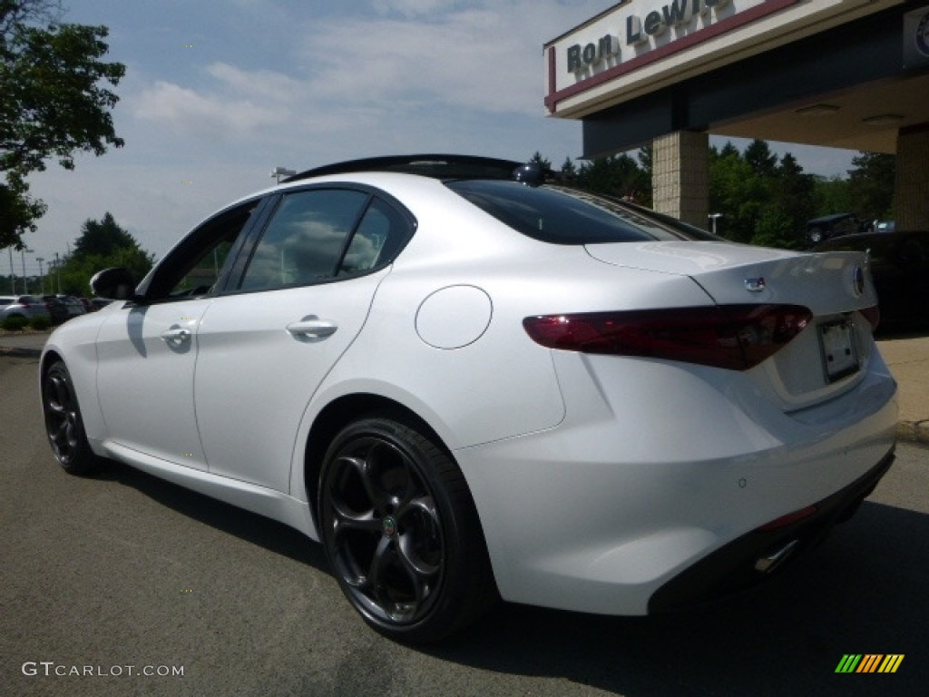 2017 Giulia Ti AWD - Alfa White / Black photo #5