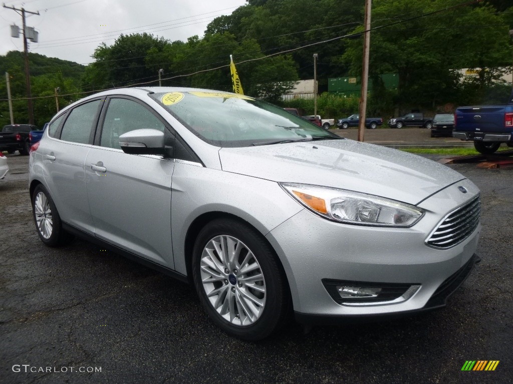 2016 Ford Focus Titanium Hatch Exterior Photos