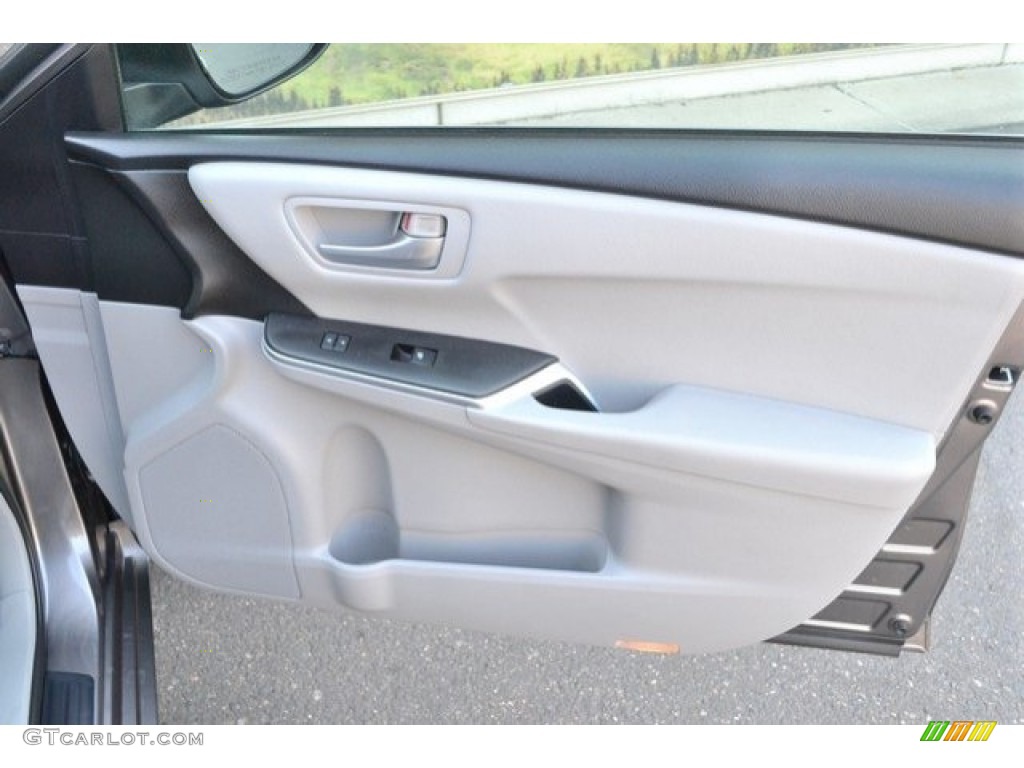 2015 Camry LE - Predawn Gray Mica / Ash photo #25