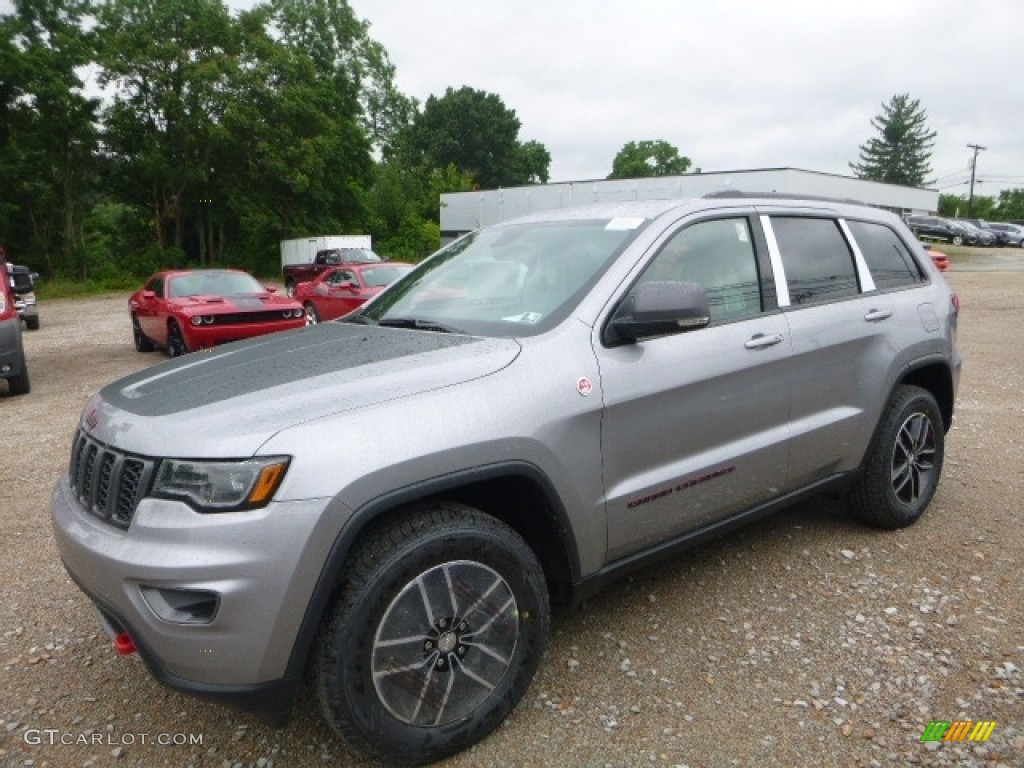 Jeep Grand Cherokee 2017 Billet Silver Metallic. 