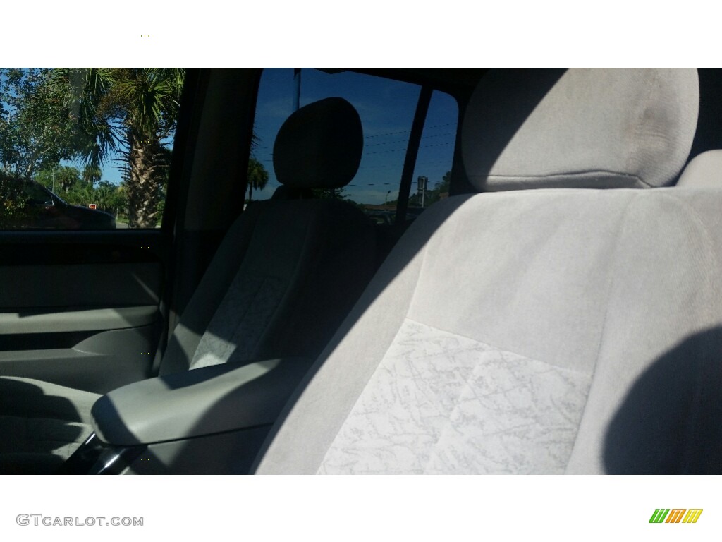 2005 Envoy XL SLE - Liquid Silver Metallic / Light Gray photo #12