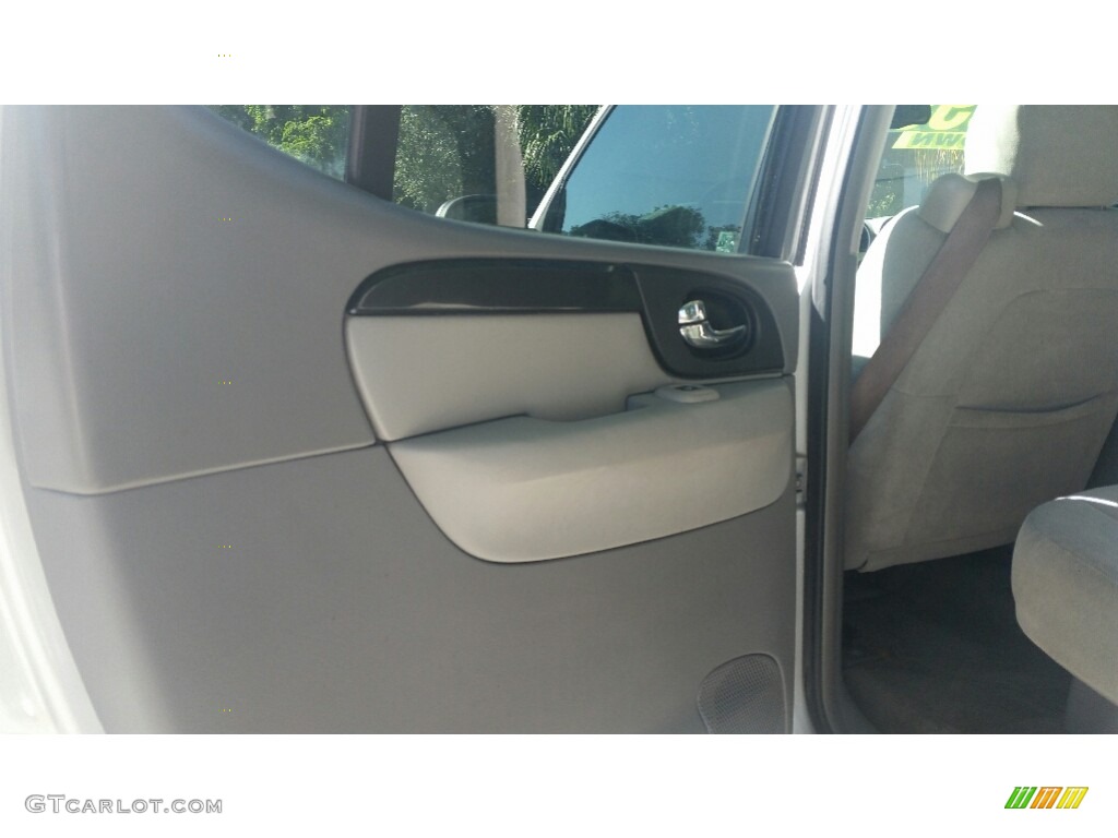 2005 Envoy XL SLE - Liquid Silver Metallic / Light Gray photo #13