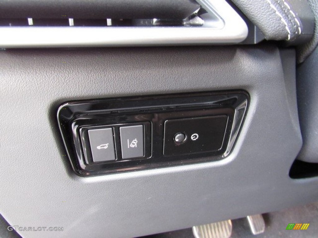 2017 Jaguar F-PACE 35t AWD S Controls Photo #121270574