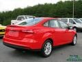 Race Red - Focus SE Sedan Photo No. 5