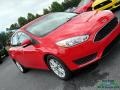 Race Red - Focus SE Sedan Photo No. 32