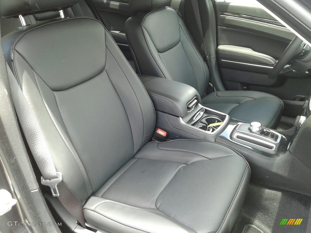 2017 Chrysler 300 C Front Seat Photo #121279508