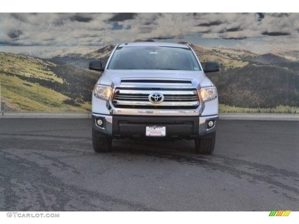 2017 Tundra SR5 CrewMax 4x4 - Super White / Black photo #2