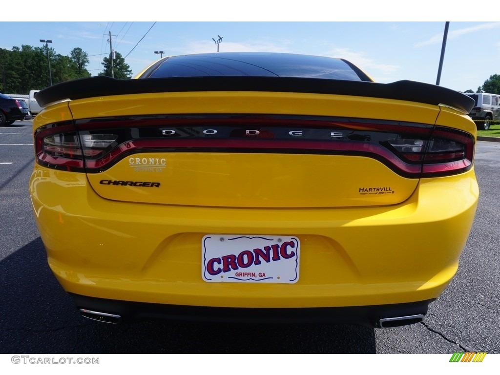 2017 Charger SE - Yellow Jacket / Black photo #6