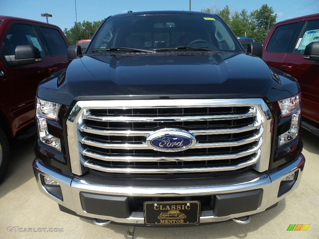 2017 F150 XLT SuperCrew 4x4 - Shadow Black / Earth Gray photo #2