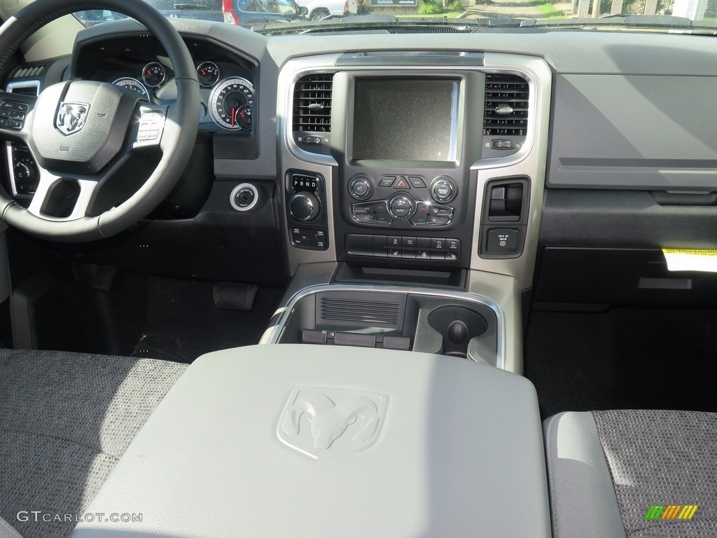 2017 1500 Big Horn Crew Cab 4x4 - Bright Silver Metallic / Black/Diesel Gray photo #8