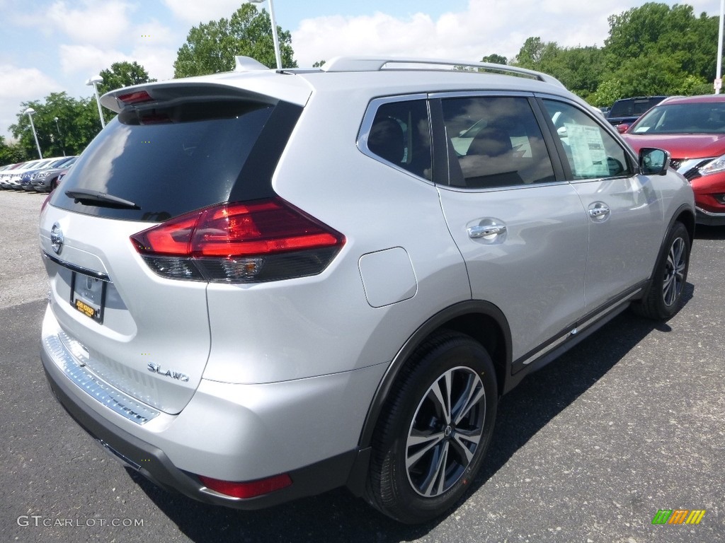 2017 Rogue SL AWD - Brilliant Silver / Charcoal photo #4