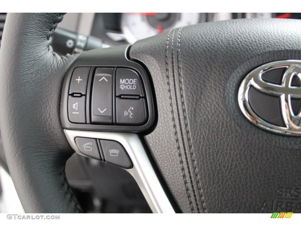 2017 Toyota Sienna SE Controls Photo #121330298