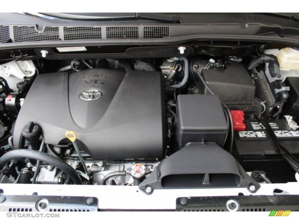 2017 Toyota Sienna SE Trunk Photos
